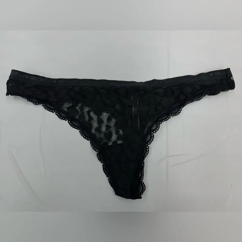 New Victoria’s Secret Black Heart Lace Thong Size Small